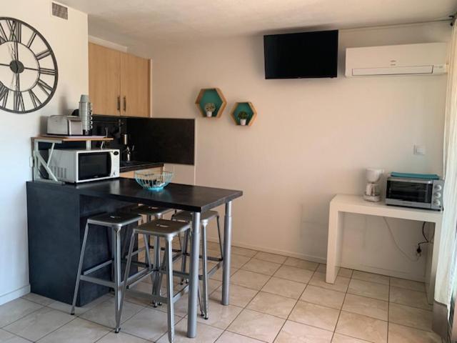 Rce Les Coraux, Cosy T1, Situe A 7' A Pied De La Et Du Centre, Clim, Wifi, Parking Prive, Piscines *